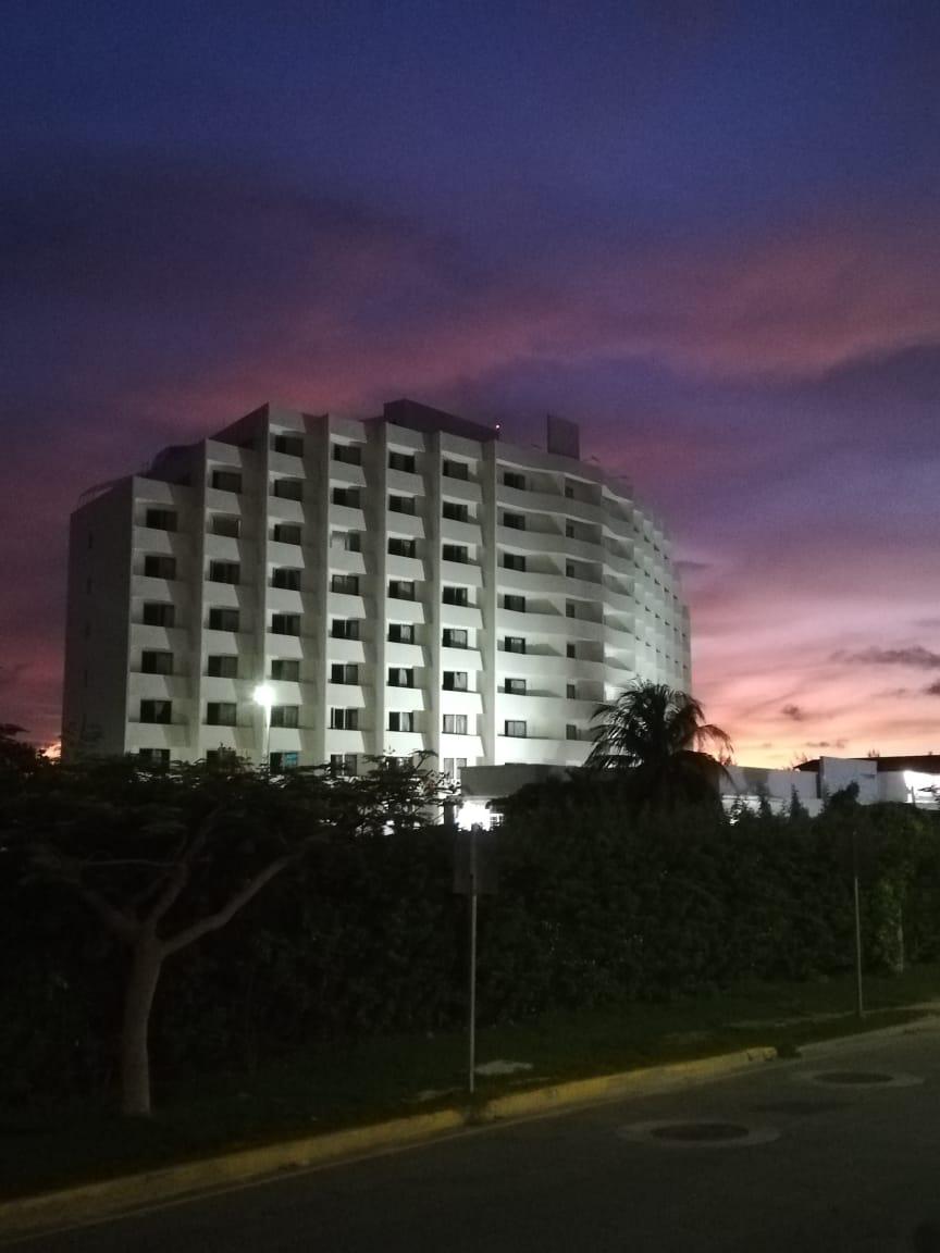 Hotel Calypso Cancun Bagian luar foto