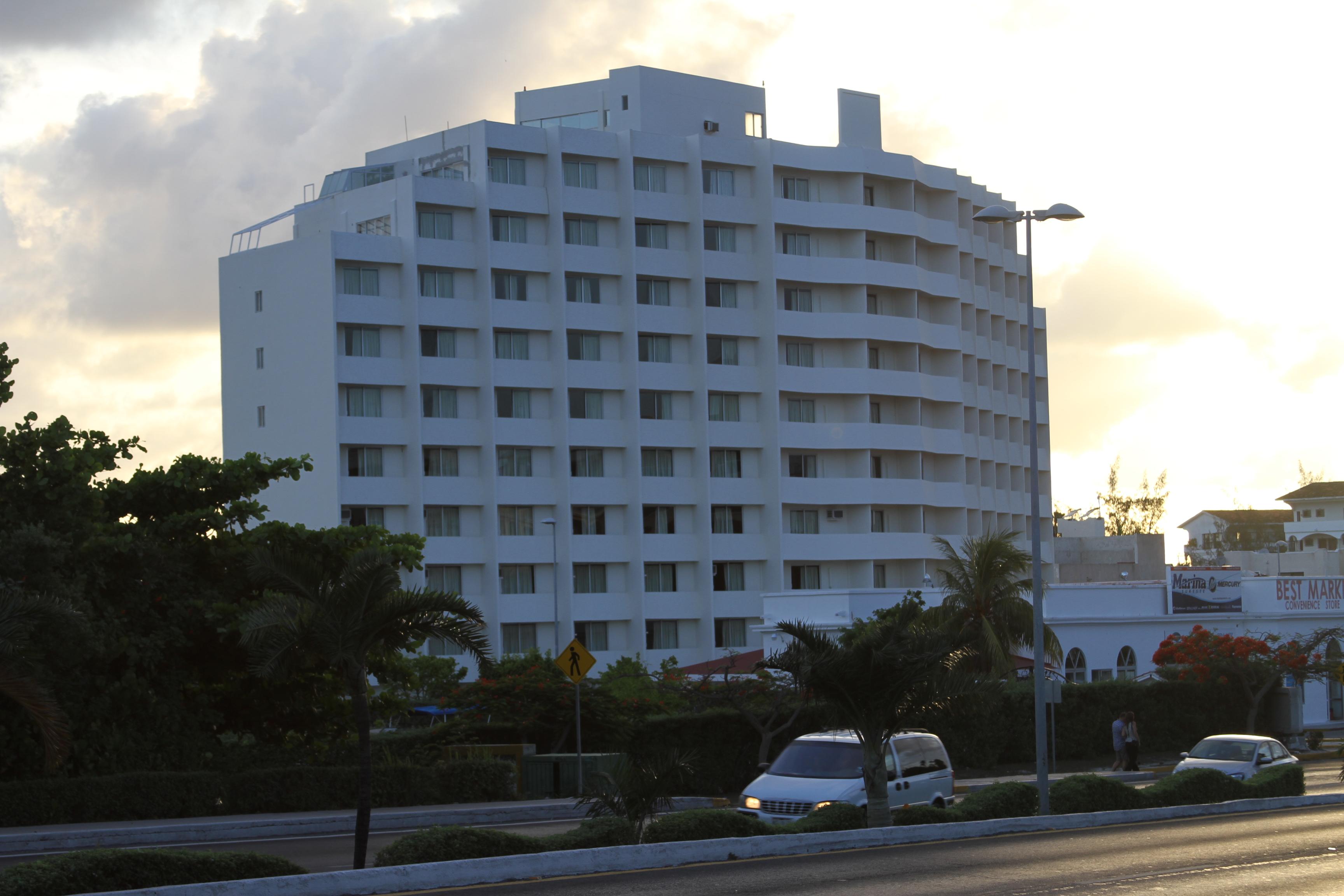 Hotel Calypso Cancun Bagian luar foto